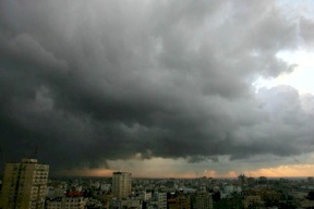 الطقس: أجواء باردة وأمطار خفيفة متفرقة