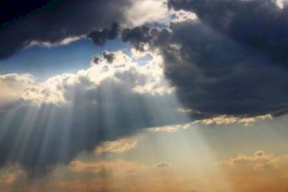 الطقس: انخفاض طفيف وفرصة ضعيفة لأمطار متفرقة