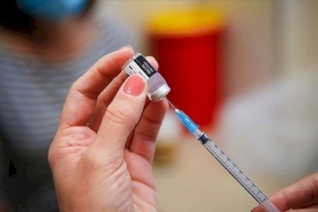 "أمان" يحذر من الانتقائية وغياب الشفافية بتوزيع اللقاحات