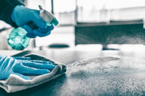 هل ينتقل فيروس كورونا عن طريق الأسطح؟..دراسة حديثة تجيب