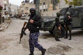 صحيفة فرنسية: استعدادات بمخيم بلاطة لمعركة خلافة عباس