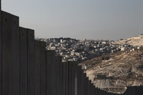 جيش الاحتلال يكمل بناء جدار خرساني تحت الأرض على حدود غزة