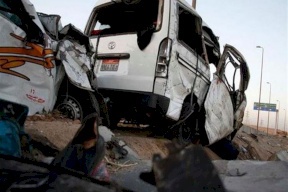 فاجعة في مصر.. مصرع 18 شخصا بحادث سير مروع (صور)