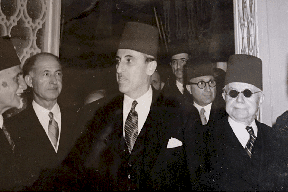 شاهد| تداول صورة نادرة لرئيس سوري وهو يقبل أنف ملك سعودي في مصر