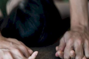 حملت منه سفاحا.. حكاية أب اغتصب طفلته 4 أشهر