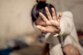 تفاصيل صادمة.. 3 شبان يستدرجون فتاة ويغصبونها لمدة يومين!