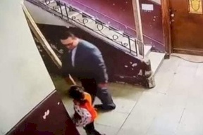مصر.. لحظة إلقاء القبض على المتهم بهتك عرض طفلة المعادي (صورة)
