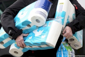 هونغ كونغ.. السجن 3 سنوات لثلاثة رجال سرقوا أوراق مراحيض