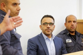 إسرائيل تقرر منع محافظ القدس من الحديث مع الرئيس عباس