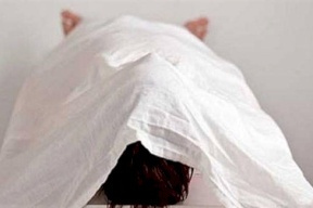 ضجة في مصر.. إلقاء موظفة من شرفة منزلها للاشتباه في سلوكها!
