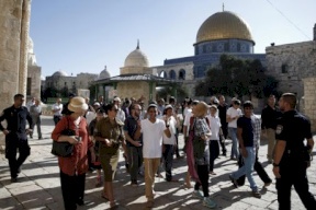 عشرات المستوطنين يقتحمون "الأقصى" 