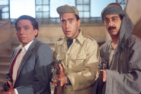 شاهد| بعد 28 عامًا على عرض الفيلم.. خطأ فادح لم يلحظه أحد في "الإرهاب والكباب"