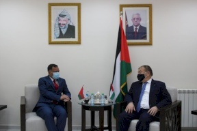القائم بأعمال سفارة سلطنة عمان لدى دولة فلسطين يلتقي وزير الاقتصاد