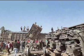 مجهولون أوقفوا القطار عمدا.. مصر تكشف سبب تصادم القطارين