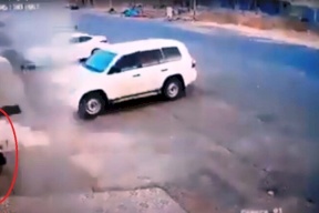 فيديو| السعودية.. نجاة طفلة من هجوم كلاب ضالة