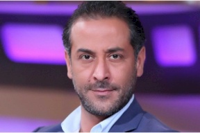 عبد المنعم عمايري يهاجم منتقدي جلوسه على المرحاض بدون لباس: بتضلّوا بقر (صورة)