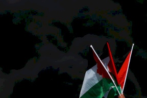وفاة "شاعر الثورة الفلسطينية" إثر كورونا