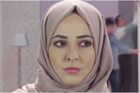 إعلامية سورية تخلع الحجاب وتتعرض لموجة غضب كبيرة (صور)