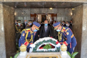 شاهد| ما كتبه الرئيس التونسي قيس سعيد على قبر جمال عبد الناصر يثير الجدل