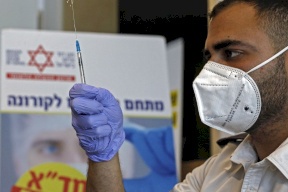 إسرائيل تسعى لشراء 9 مليون جرعة من لقاح "فايزر"