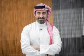 إعلامي كويتي يدافع عن أحمد الشقيري بعد صورته المثيرة: "أشعر بالخجل والعار"!