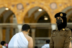 إسرائيل تعلّق على ظهور شرطية سعودية بالحرم بينما يؤدي المعتمرون مناسكهم!
