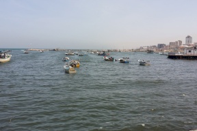 بحرية الاحتلال تهاجم مراكب الصيادين قبالة شاطئ مدينة غزة