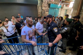 فيديو| الاحتلال يعتدي على المسيحيين المحتفلين بسبت النور في القدس 