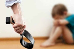 صورة| انزعج من بكاء ابنه ففعل "ما لا يمكن تصوره"
