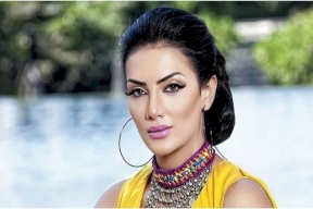 حورية فرغلي تكشف عن أنفها بدون فلتر وأثار العمليات واضحة عليه (فيديو)