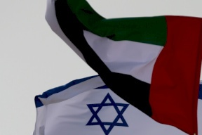صحفي إماراتي يفتخر بأنه أول خليجي يرأس وسيلة إعلام إسرائيلية!