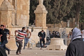 هدوء نسبي بالمسجد الأقصى بعد يوم من المواجهات العنيفة