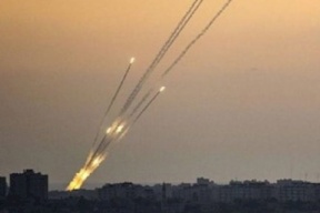 القسام ترد على اغتيال قادتها.. 130 صاروخا دفعة واحدة كرد أولي