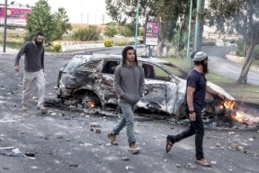 مستوطنون يعتدون على الفلسطينيين داخل ارضي عام 48