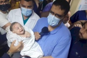 "طفل رضيع" هو الناجي الوحيد من مجزرة للاحتلال في غزة