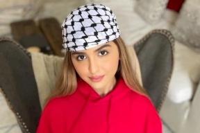حلا الترك ارتدت الكوفية وأعلنت تضامنها مع فلسطين فتعرّضت لهجمة قوية .. لهذا السبب