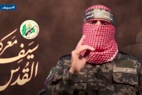 شاهد الناطق باسم كتائب القسام "أبو عبيدة" في سلطنة عمان