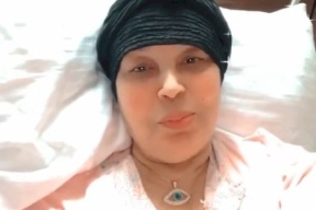 شاهد كيف صُدمت الراقصة المصرية فيفي عبده بوفاة سمير غانم