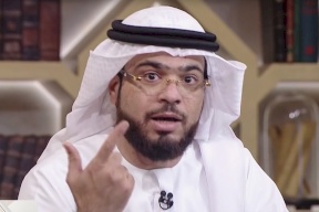 شاهد| بعد مواقفه الداعمة لاسرائيل.. هل تعرض وسيم يوسف للطعن على يد شاب إماراتي وإحراق سيارته في أبوظبي؟