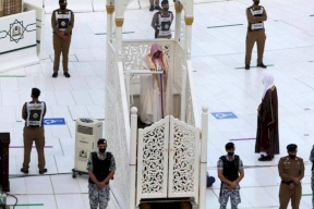 "انا المهدي المنتظر".. التحقيقات تكشف "مفاجأة" بشأن مقتحم منبر الحرم المكي