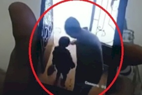 فيديو| حادثة المعادي تتكرر.. شاهد أربعينياً يتحرش بطفلة في مصر