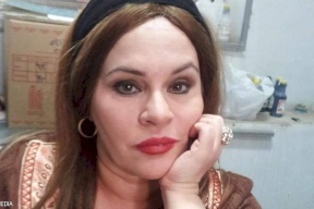 شاهد- صور من مقبرة نادية العراقية بعد وفاتها تثير الجدل بما فعله نجلها