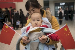 الصين تسمح لمواطنيها بإنجاب 3 أطفال