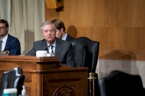 سيناتور أمريكي: تل أبيب هي عيون وآذان واشنطن