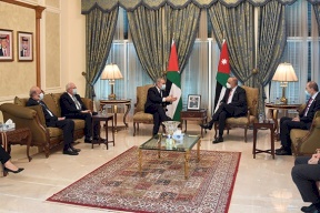 اشتية يبحث مع نظيره الأردني تعزيز التعاون والتنسيق المشترك بين البلدين