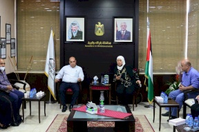 المحافظ غنام تسلم عائلة الشهيد الحلبي  مبلغا مالياً مقدما من الرئيس