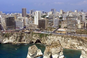 فيديو- لبنان.. مصرع شاب سوري أثناء ممارسته هواية القفز عن صخرة الروشة