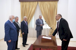 ثلاثة قضاة يؤدون اليمين القانونية أمام الرئيس قضاة في المحكمة الدستورية العليا