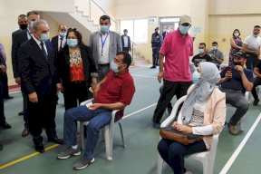 رئيس الوزراء: الطعومات متوفرة وندعو المواطنين لأخذها