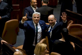 بايدن احتفى ببينيت وتجاهل نتنياهو.. فهل سعت الادارة الامريكية لإزاحة الاخير عن الحكم؟